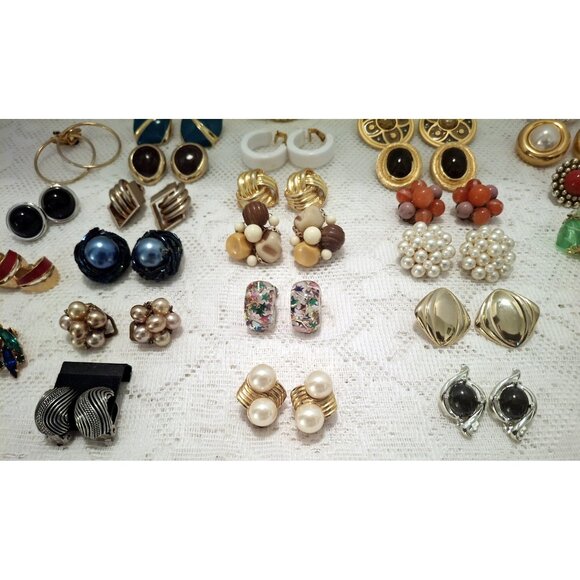 A LOT OF 34 PAIR VINTAGE EARRINGS SIGNED CHRIS DOIR  MONET ++ - Picture 15 of 16